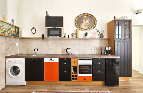 Mariahilf Apartment | Orange Palm - 100m2 - cozy, central, original