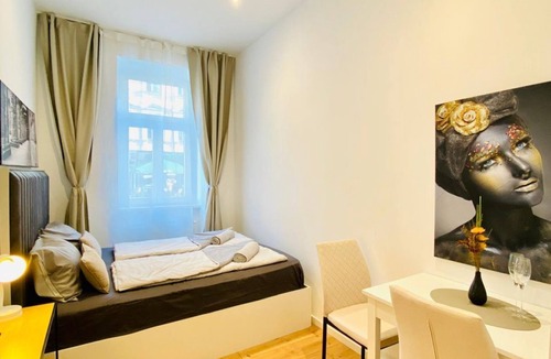 Ottakring Apartment | Ottakring Gem 4-BR Retreat/Breathtaking City Views