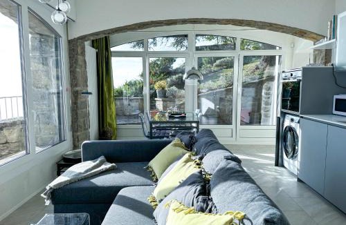 Puidoux House | Panoramic Room in the vineyard,stunning views of lake and Alps