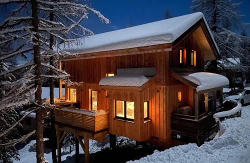 Turracher Hohe Ski Chalet | Peaceful Chalet in Turracherhöhe with Indoor Hot Tub