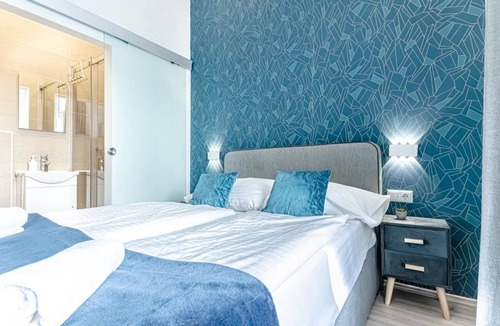 Mariahilf Hotel | Peaceful Room Near Westbahnhof | Ensuite & WiFi