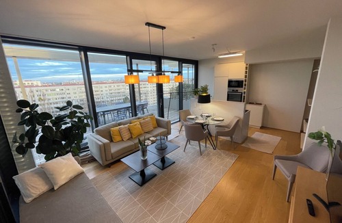 Vienna Apartment | Penthouse apartment with car parking and easy metro access/free gym available
