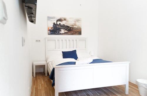 Neulerchenfeld Apartment | Pleasant 4 private rooms in shared Apartment- Ideal for short & Longstays