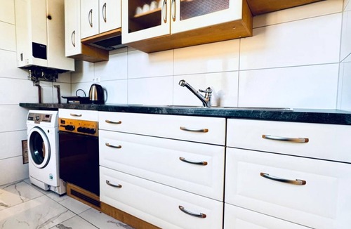 Liesing Apartment | Private Room in 3BR Apt Steps from Kaufpark