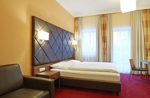 Maxglan Hotel | Quadruple room with bath, toilet - Villa Ceconi, hotel