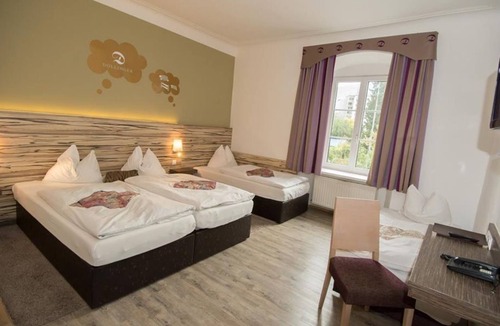 Muehlau Hotel | Quadruple Room with Shower, Toilet - Hotel Dollinger