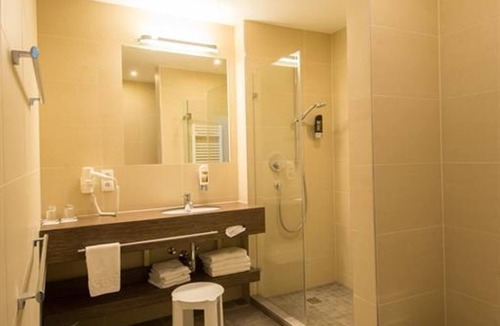 Muehlau Hotel | Quadruple Room with Shower, Toilet - Hotel Dollinger