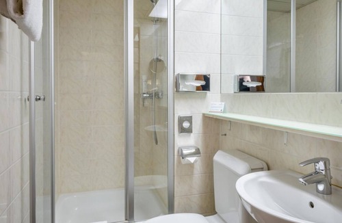 City Centre Salzburg House | Queensize - non cancelable - breakfast - IMLAUER Palais Mirabell