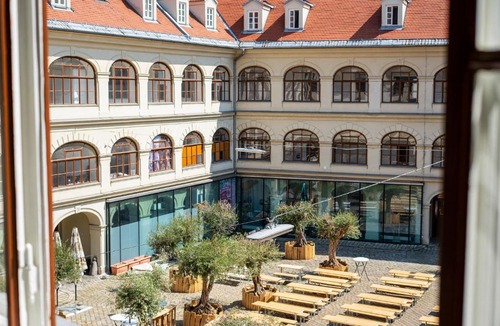Graz City Centre Apartment | Quiet Courtyard Altstadt Suite - 2BR, Lift & Free Parking by HERO HOMES Graz