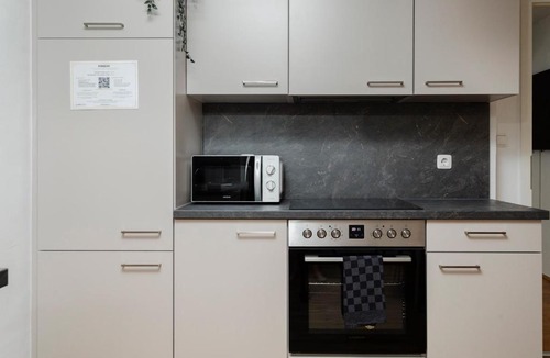 Graz City Centre Apartment | Quiet Courtyard Altstadt Suite - 3BR & Free Parking by HERO HOMES Graz