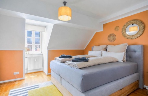 Graz City Centre Apartment | Quiet Courtyard Altstadt Suite - 3BR & Free Parking by HERO HOMES Graz