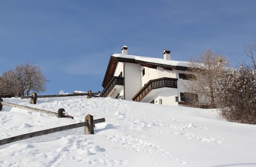 Stierva House | Quiet, mountain view, oven, fireplace, whirlpool & sauna, 15 min to ski regions