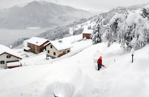 Stierva House | Quiet, mountain view, oven, fireplace, whirlpool & sauna, 15 min to ski regions