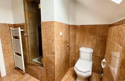 Pressbaum Apartment | Raisa Apartments PR7