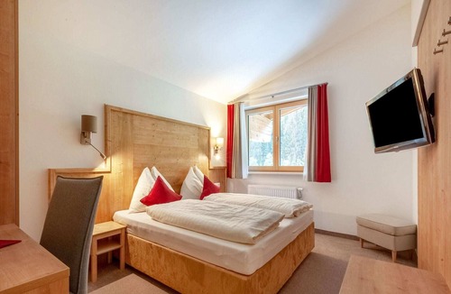 Saalbach Apartment | Ravishing Apartment in Saalbach with Sauna near Ski Slopes