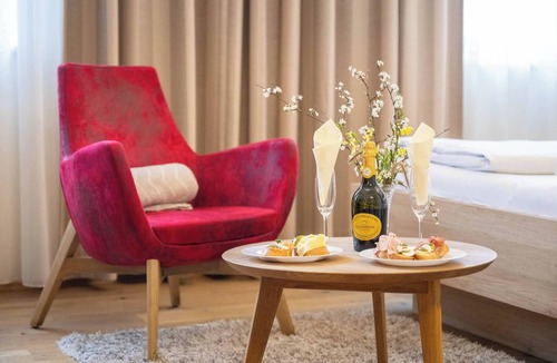 Graz-Straßgang Apartment | Red Dream Apartment for 2 I Graz-süd I 24-7 Check-in