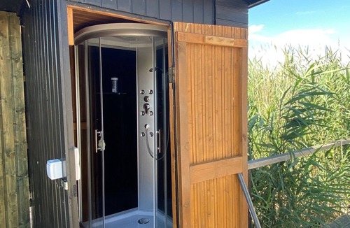 Rust Cabin | Reed hut/pile dwelling on Lake Neusiedl