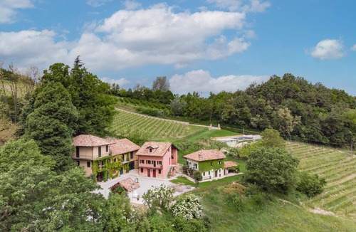 Cassinasco Apartment | Romantic & Comfy Studio Overlooking Langhe Hills