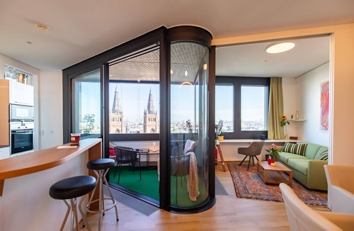 Neulerchenfeld House | Roof-top panorama suite with distant views over Vienna
