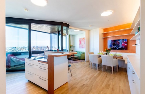 Neulerchenfeld House | Roof-top panorama suite with distant views over Vienna