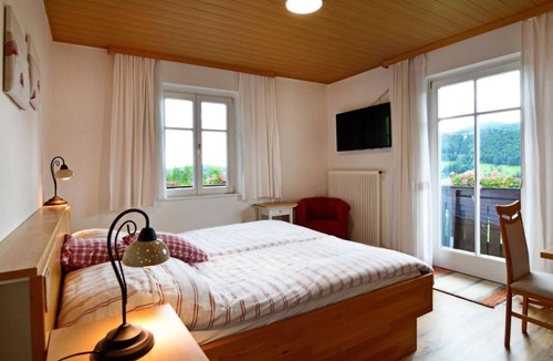 Anger House | Room 2 | Rotes Herzerl (from 6 nights) - Kleinhofers Himbeernest
