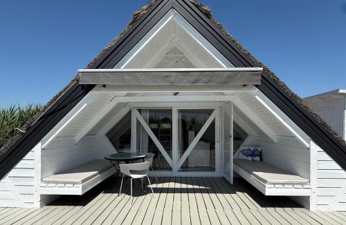Rust Ski Chalet | Seehütte Neusiedlersee "Schilfhaus" inklusive Elektroboot