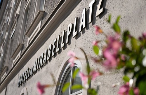 City Centre Salzburg House | Single room - can be canceled free of charge - IMLAUER Palais Mirabell