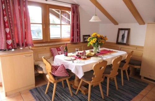 Konigsleiten Apartment | Ski in out! Gemütliche Dachgeschosswohnung