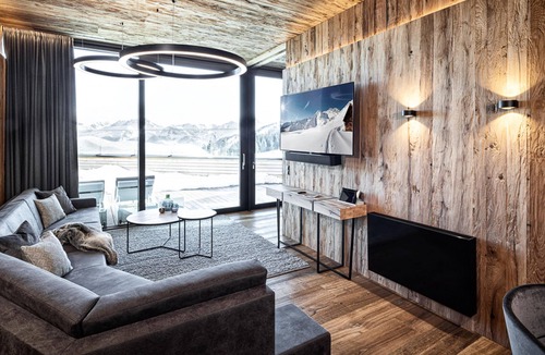 Kaltenbach Ski Chalet | Ski-in ski-out chalet with terrace
