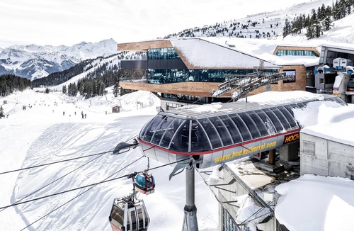 Kaltenbach Ski Chalet | Ski-in ski-out chalet with terrace