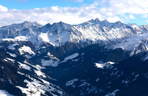 Kaltenbach Ski Chalet | Ski-in ski-out chalet with terrace