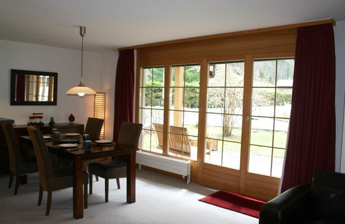 Lauterbrunnen Apartment | SKI/SUN Stylish modern chalet near Staubbach Falls. Jungfrau skiing/hiking area.