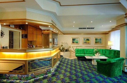 Elisabeth-Vorstadt Hotel | Small twin room with shower and bath, toilet - clipper, hotel