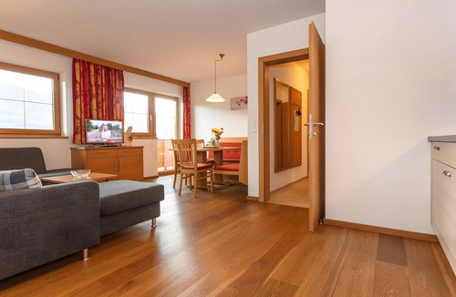 Mittersill Apartment | Sonnberg Apartment – Cozy Retreat with Mountain Views in Mittersill