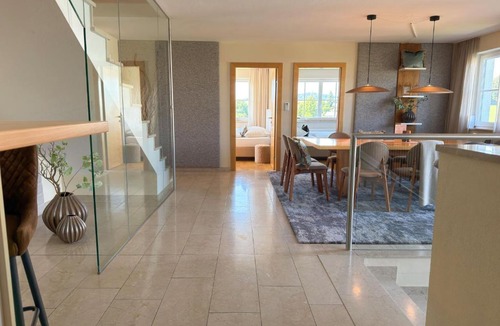 Seekirchen am Wallersee House | "SONNTAGSGLÜCK" - Premium Apartments Seekirchen, ruhiges Feriendomizil im Grünen, gemeinsamer Poolarea