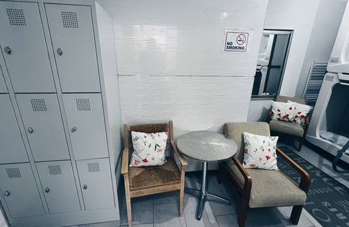 Matzleinsdorf Apartment | Space One Vienna - Sleeps 8 - Affordable & Central