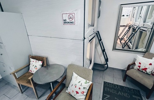 Matzleinsdorf Apartment | Space One Vienna - Sleeps 8 - Affordable & Central