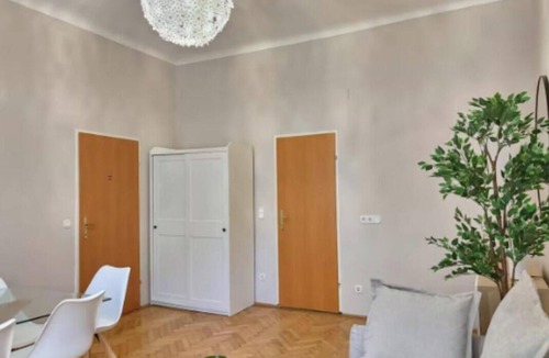 Brigittenau Apartment | Spacious Apartment Near Peace Bridge – Perfect for Groups & Familiesn