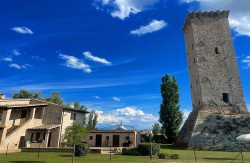 Limiti Villa | Spello By The Pool - Sleeps 11 - close to Spello central - large exc pool - wifi