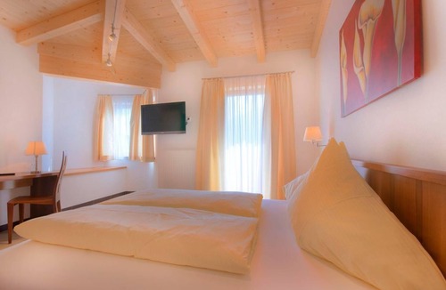 Krimml House | Standard Family Room with Breakfast - Panoramahotel Burgeck