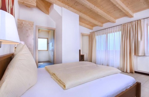 Krimml House | Standard Family Room with Breakfast - Panoramahotel Burgeck