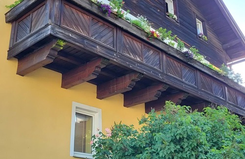 Bischofshofen Apartment | Studio Apartment Lena 1 – Central Location with Mountain View