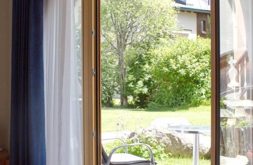 Celerina-Schlarigna Apartment | Studio flat Chardun with garden seating area