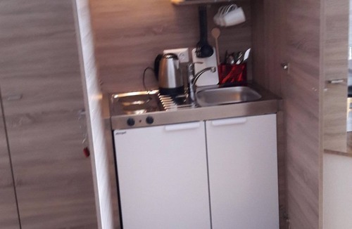 Obervellach Bed & Breakfast | Studio, shower or bath, WC, balcony - Gästehaus Zwischenberger