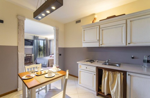 Lucignano House | Stunning private villa for 10 people with private pool, WIFI, A/C, hot tub, TV and terrace