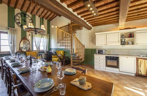 Lucignano House | Stunning private villa for 10 people with private pool, WIFI, A/C, hot tub, TV and terrace