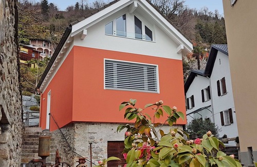 Minusio House | Stunning private villa for 4 people with A/C, WIFI, TV, patio, pets allowed and panoramic view