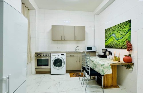 Matzleinsdorf Apartment | Stylish Stay for 2| Close to Matzleinsdorfer Platz