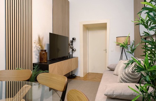 Stuwerviertel Apartment | Stylishly renovated and 15 minutes from downtown, right on the Danube
