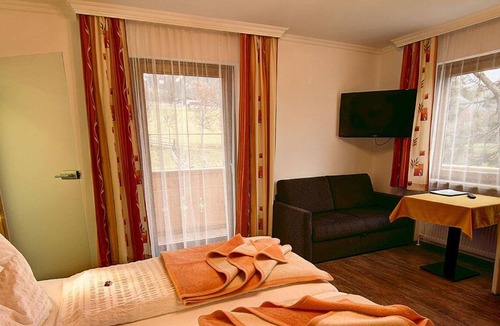 Schildlehen Cottage | Suite/living room/1 bedroom/shower and toilet - Brückenhof